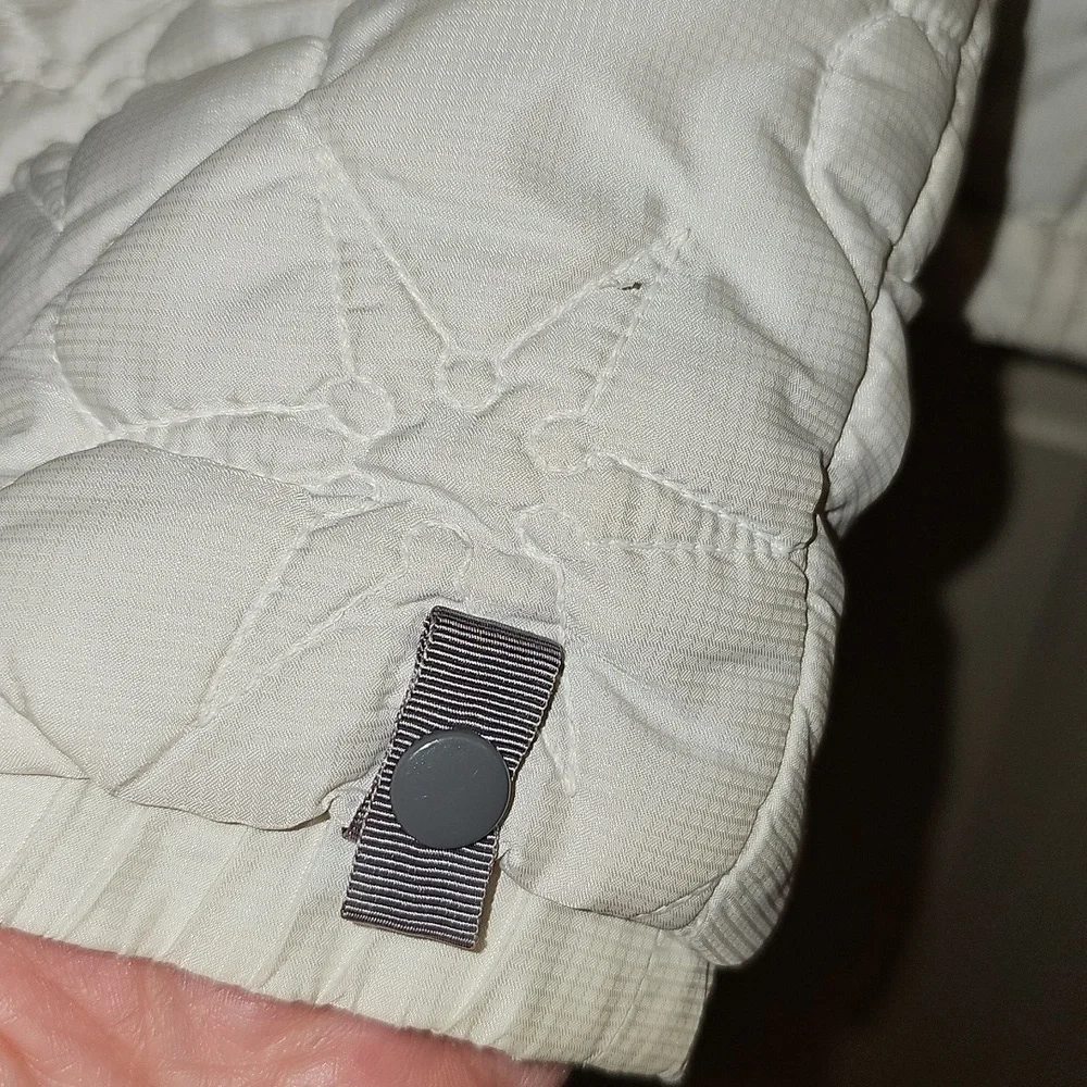 The North Face Women's Quilted White Snowflake Design Jacket
